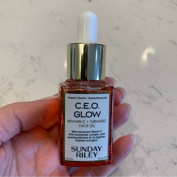 Sunday Riley C.E.O. Glow face oil - Picture 2 of 4